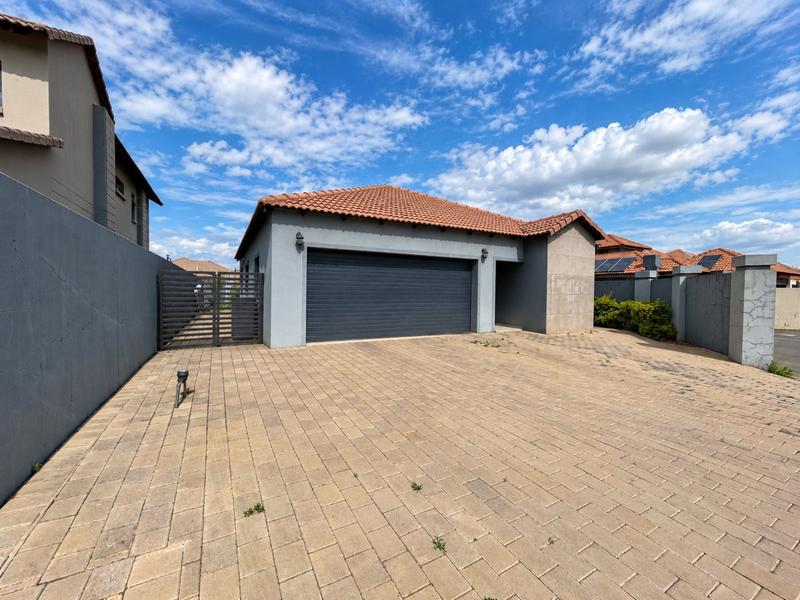 3 Bedroom Property for Sale in Gateway Manor North West